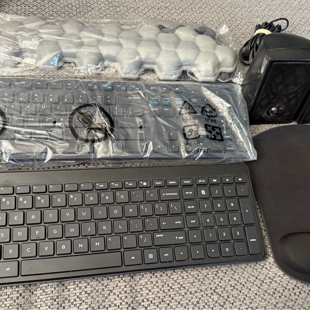 Computer Accessories - Picture 1 of 7
